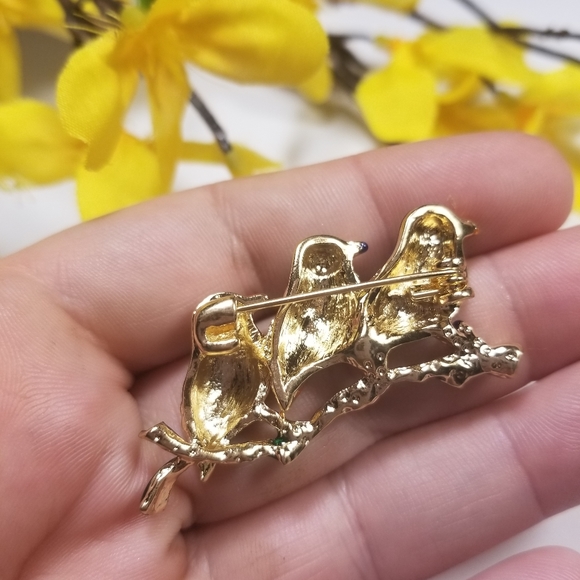 Pretty Three Bird Brooch - Picture 4 of 8